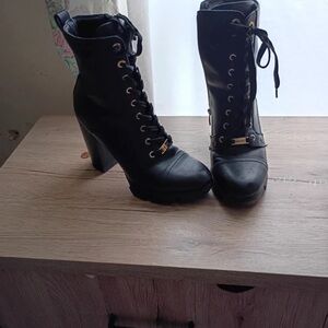Nine West Black Lace-Up Ankle Boots